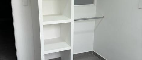 2 habitaciones, tabla de planchar con plancha y wifi