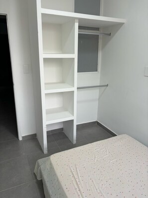 2 bedrooms, iron/ironing board, WiFi