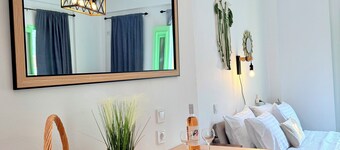Marine's Apartments