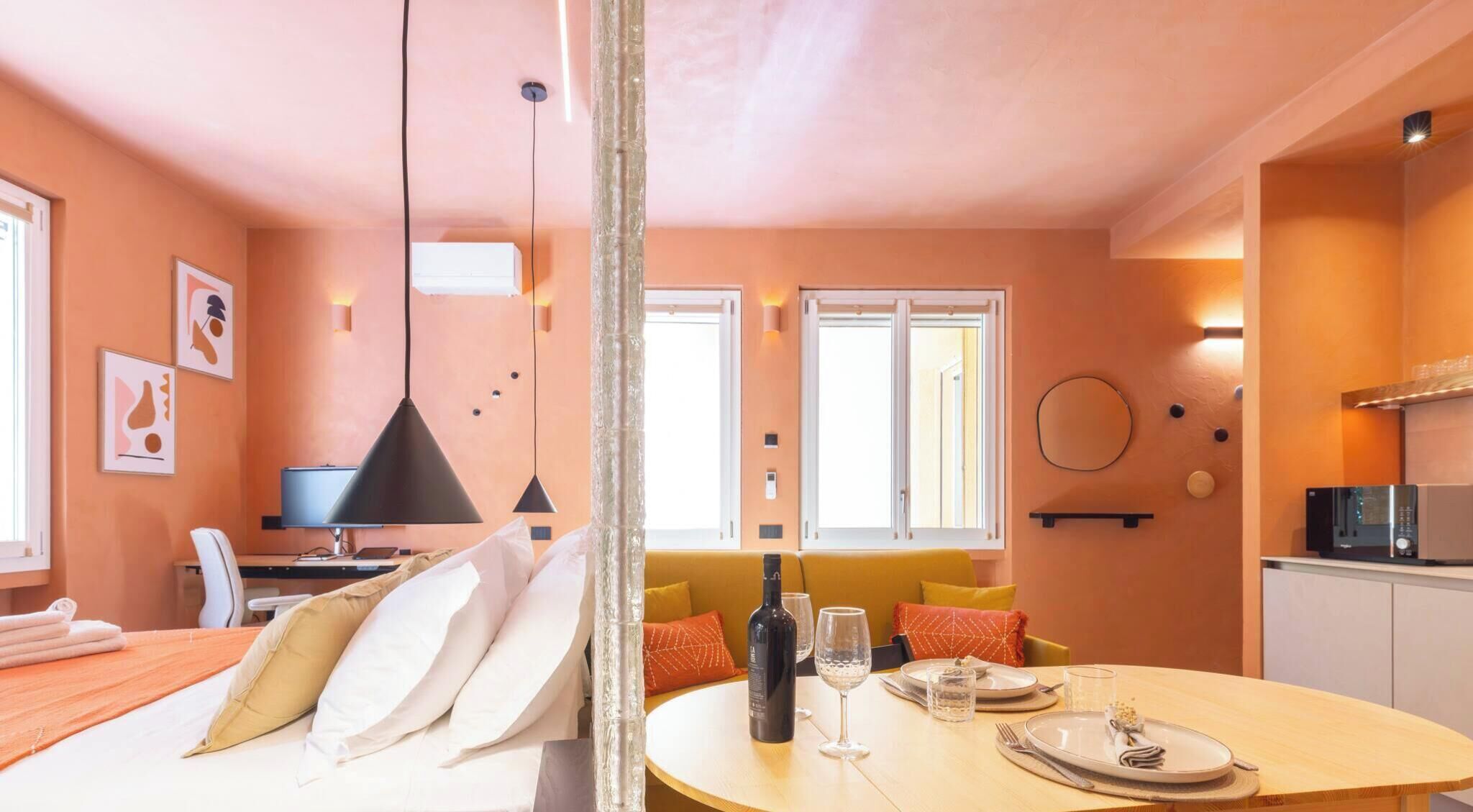 Tabla de planchar con plancha, wifi gratis y ropa de cama 