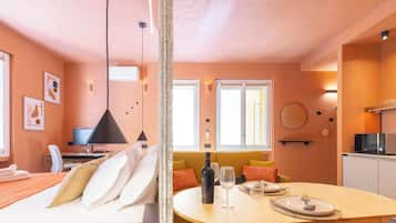 Iron/ironing board, free WiFi, bed sheets