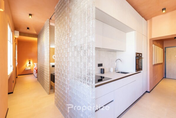 Fridge, microwave, oven, stovetop