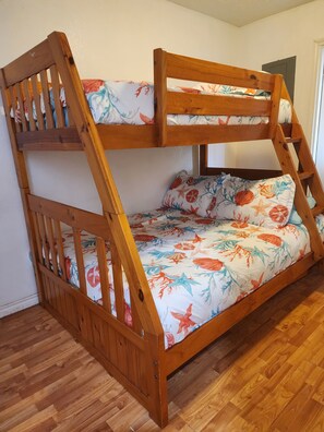 2 Schlafzimmer, Bügeleisen/Bügelbrett, WLAN, Bettwäsche