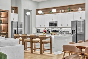 Dining - 15 Bedrooms / 16.5 Bathrooms / Sonoma (4081 SB) (Kissimmee)