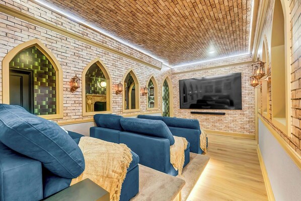 Interior - 15 Bedrooms / 16.5 Bathrooms / Sonoma (4081 SB) (Kissimmee)