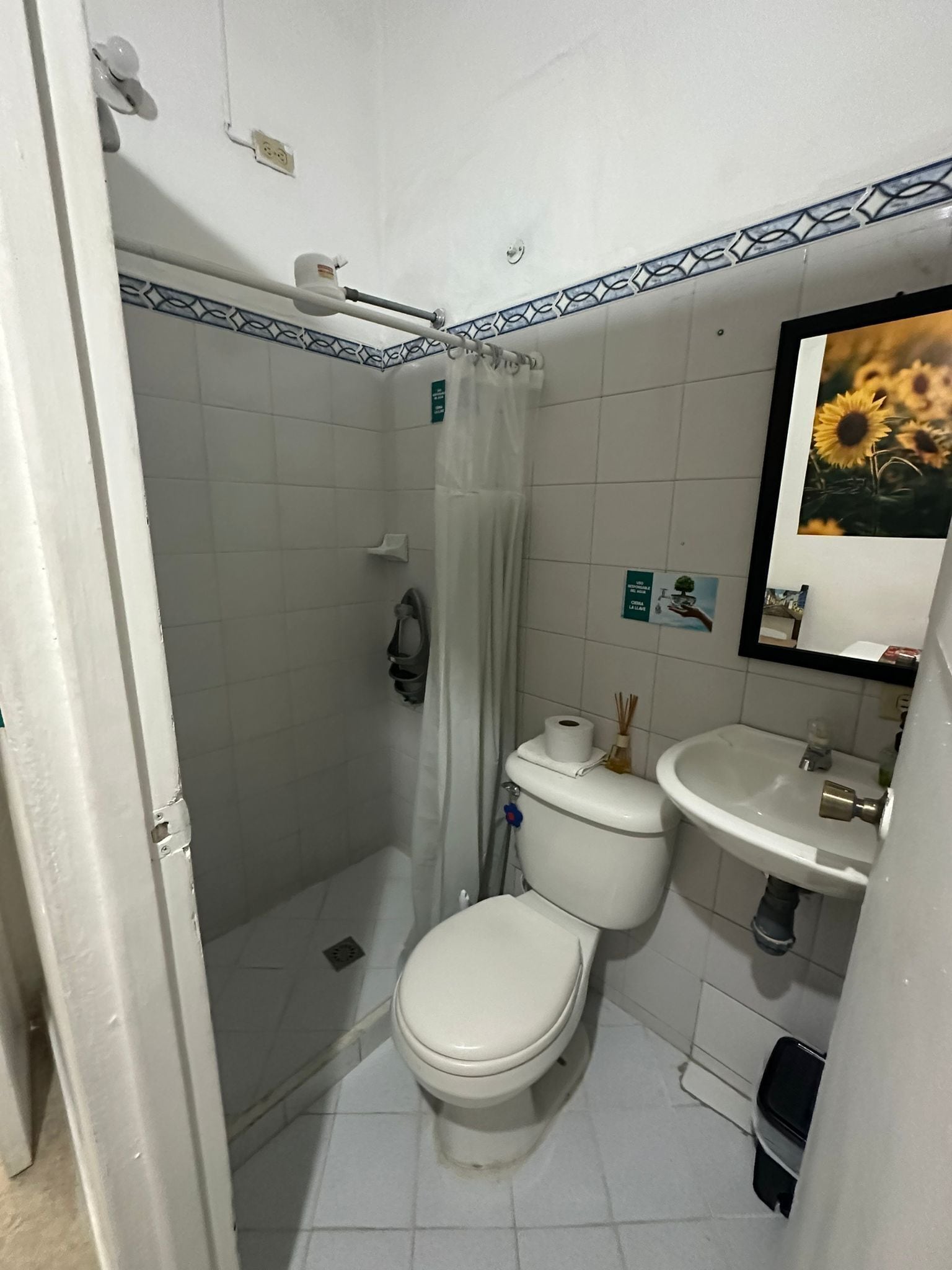 经济客房 | 浴室 | 淋浴设施、毛巾、肥皂、卫生纸