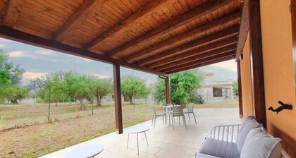 VILLA CON PISCINA