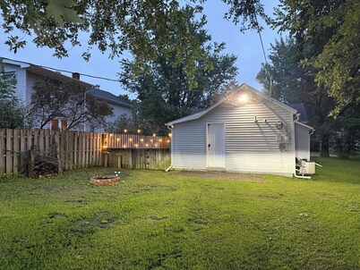 Charming 2-bedroom house with AC, WiFi in serene Black River Falls.