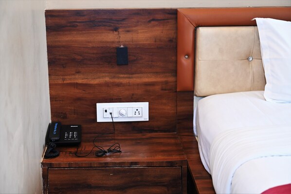 Quarto solteiro luxo, sacada, vista para o jardim | Wi-Fi de cortesia