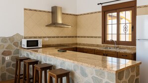 Suite, Pool View | Dapur peribadi