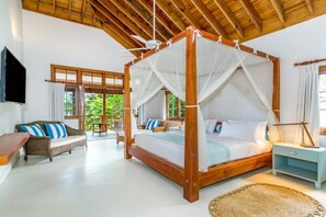 4 bedrooms, desk, WiFi