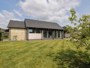 Exterior - The Barn at Daubeneys (Chippenham)