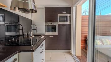 Réfrigérateur, micro-ondes, four, lave-vaisselle