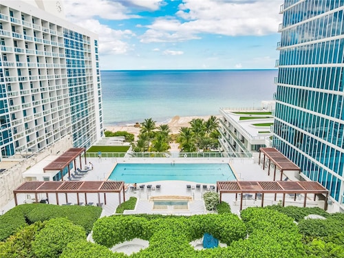 Carillon Miami Beach Private Suites