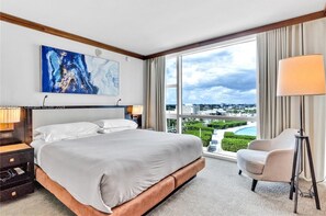 Suite Luxe, 2 chambres, cuisine, vue piscine | Vue sur la ville