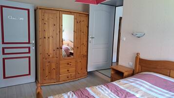 2 habitaciones, cuna de viaje, wifi gratis y ropa de cama