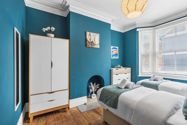 3 bedrooms, iron/ironing board, WiFi, bed sheets