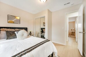 5 bedrooms, WiFi - Spacious 5BR Retreat-Sleeps 10+ (El Cajon)