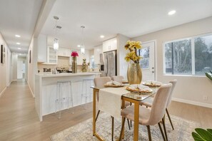 Dining - Spacious 5BR Retreat-Sleeps 10+ (El Cajon)