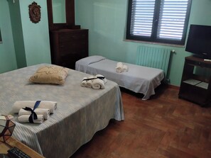 ベーシック ダブルまたはツインルーム | WiFi (無料)