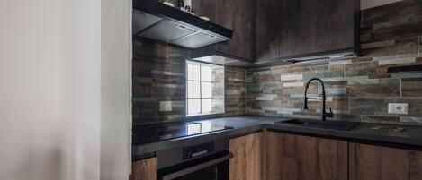 Mikrowelle, Herdplatte, Geschirrspüler