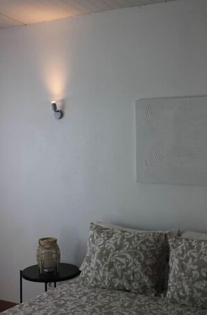 2 bedrooms, iron/ironing board, WiFi