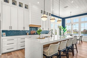 House (4 Bedrooms) | Exterior