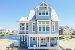 House (4 Bedrooms) | Exterior