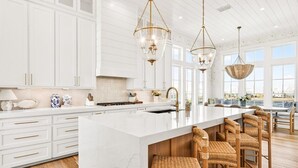 House (4 Bedrooms) | Exterior