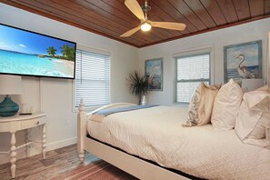 4 bedrooms, in-room safe, desk, iron/ironing board