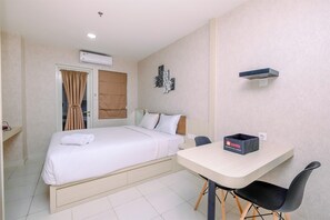Room - Comfort Studio at Sentul Tower Apartment (Citaringgul)
