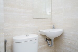 Standard Studio, 1 Bedroom (Apartment) | Bathroom