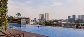 Chic and Cozy 2BR Apartment at Springwood Residence