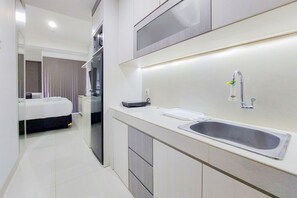 Standard Studio, 1 Bedroom (Apartment) | Private kitchen - Serene Stay Studio Apartment at Springwood Residence (Tangerang)