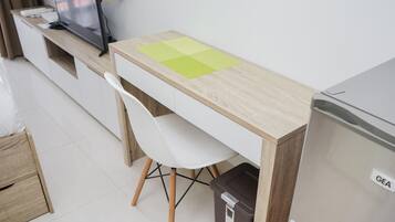 Standard Studio, 1 Bedroom (Apartment) | Dining room