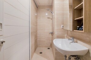 Standard Studio, 1 Bedroom (Apartment) | Bathroom