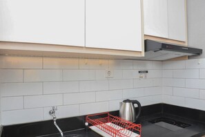 Private kitchen - Comfort Studio at Kebayoran Icon Apartment (Jakarta)