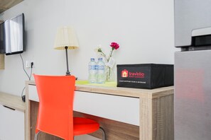 Standard Studio, 1 Bedroom (Apartment) | Dining room - Fully Furnished with Cozy Design Studio Springwood Residence Tangerang Apartment (Tangerang)