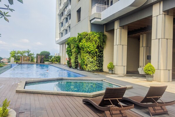 Outdoor pool - Modern Look Studio at Springwood Residence Tangerang Apartment (Tangerang)