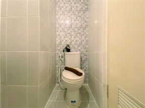 Standard Studio, 1 Bedroom (Apartment) | Bathroom - Cozy and Simply Studio Apartment Tokyo Riverside PIK 2 (Teluknaga)