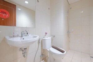 Standard Apartment, 2 Bedrooms (Apartment) | Bathroom