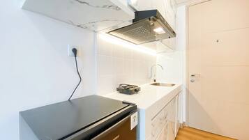 Standard Studio, 1 Bedroom (Apartment) | Private kitchen
