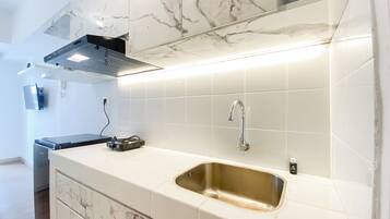 Standard Studio, 1 Bedroom (Apartment) | Private kitchen