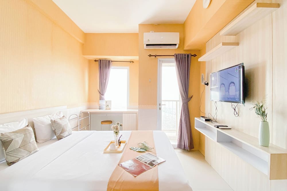 Relaxing Studio at Tamansari Mahogany Karawang Apartment