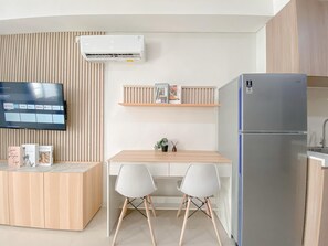 Dining room - Fully Furnished and Cozy Studio Daan Mogot City Apartment (Jakarta)