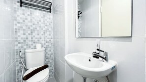 Standard Studio, 1 Bedroom (Apartment) | Bathroom - Comfort and Tidy Studio at Tokyo Riverside PIK 2 Apartment (Teluknaga)