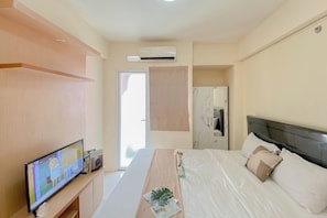 Standard Studio, 1 Bedroom (Apartment) - Nice Studio Green Pramuka City Apartment near Shopping Center (Jakarta)