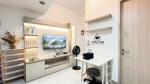 Standard Apartment, 2 Bedrooms (Apartment) | Living room