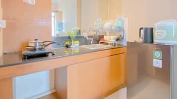 Standard Apartment, 3 Bedrooms (Apartment) | Private kitchen