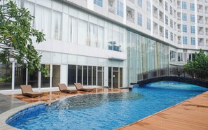 Outdoor pool - Stunning Studio with Strategic Location at Grand Sungkono Lagoon Apartment (Surabaya)